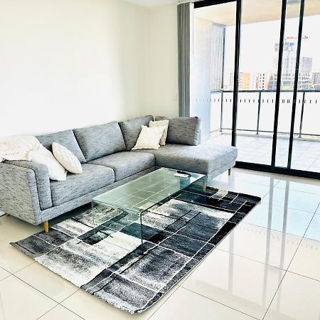 Modern 2 Bedroom & 2 Bathroom Apartment With Stunning Sydney Cbd & Skyline Views! Liverpool Luaran gambar